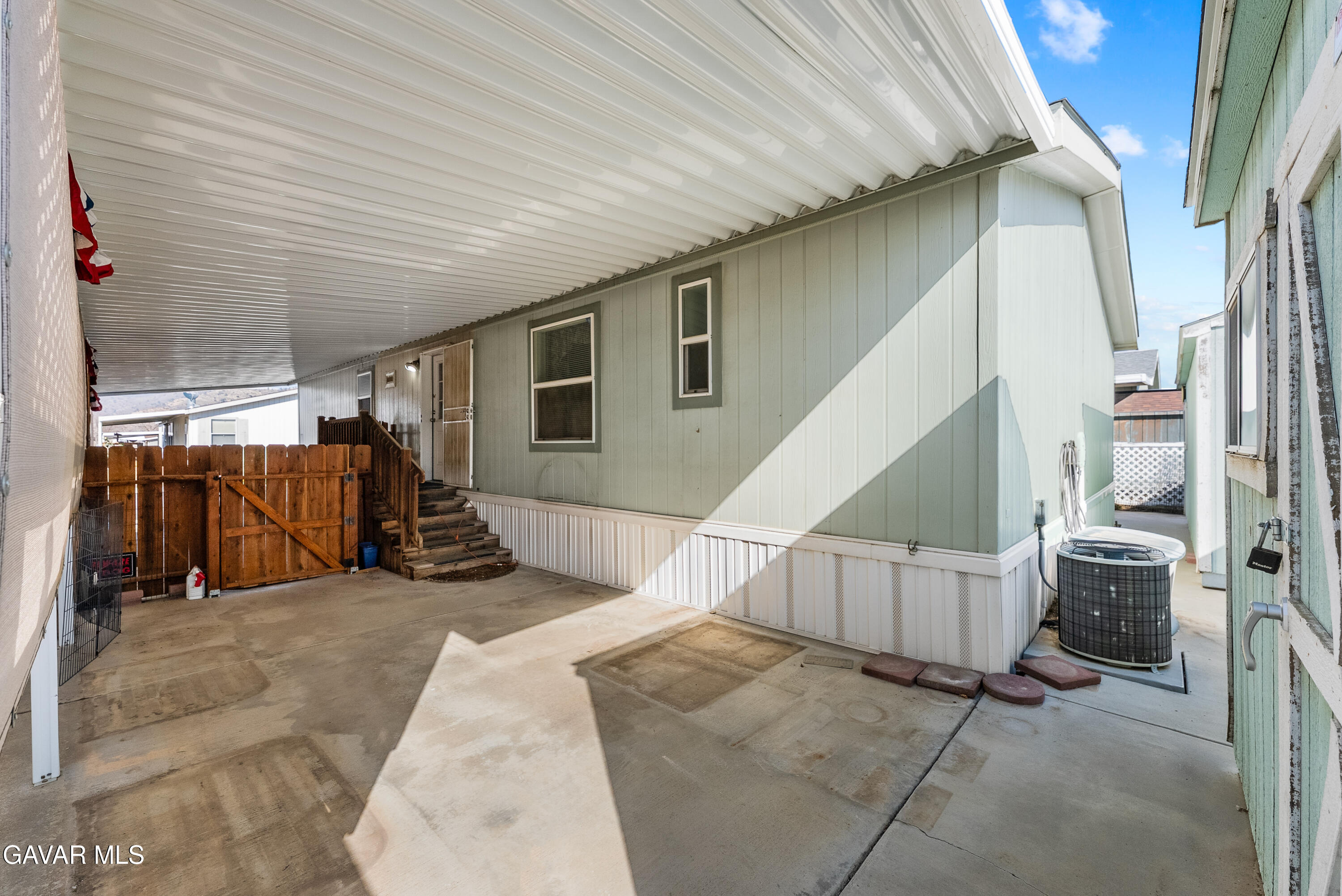 600 Dennison Road Tehachapi, CA 93561 - Photo 35 of 43 a view of a garage
