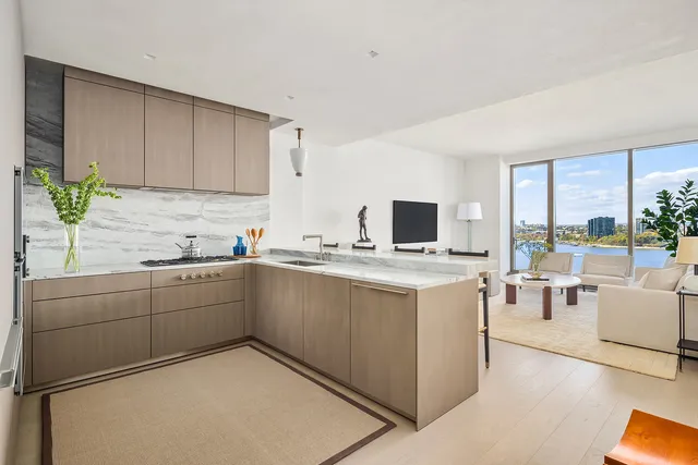 $3,300,000 | 500 West 18th Street, Unit W20B | Chelsea