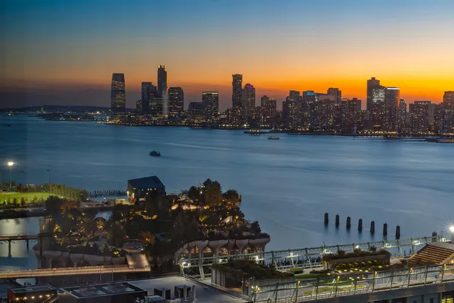 $3,300,000 | 500 West 18th Street, Unit W20B | Chelsea