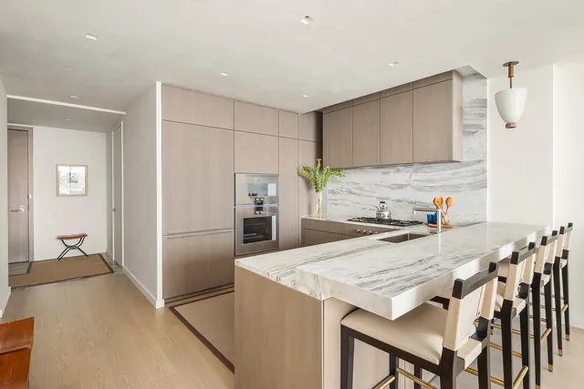 $3,300,000 | 500 West 18th Street, Unit W20B | Chelsea