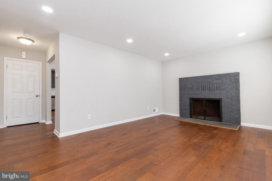 4232 Lees Corner Road Chantilly, VA 20151 - Photo 4 of 42 Gallery Image 4