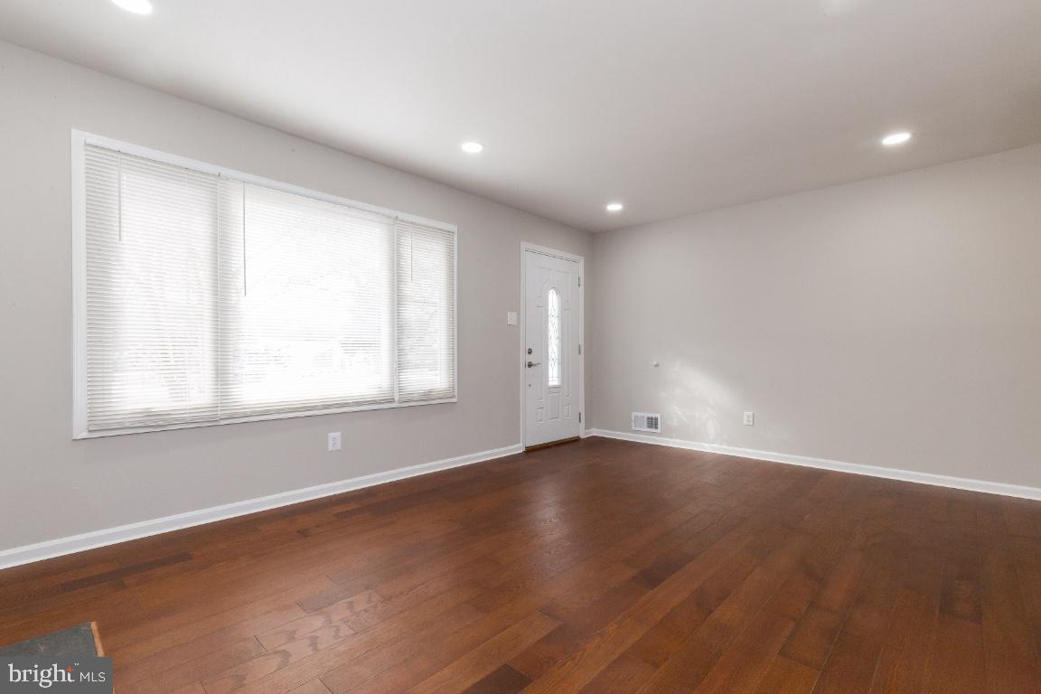 4232 Lees Corner Road Chantilly, VA 20151 - Photo 6 of 42 Gallery Image 6