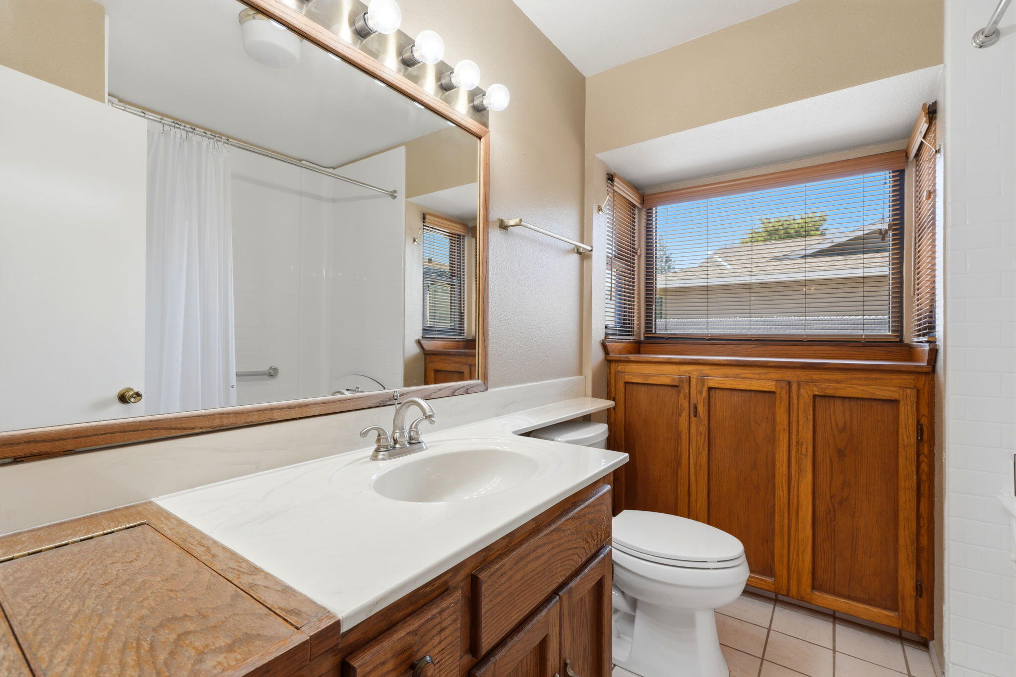 31121 Tower Road Visalia, CA 93292 - Photo 18 of 39 Guest Bathroom