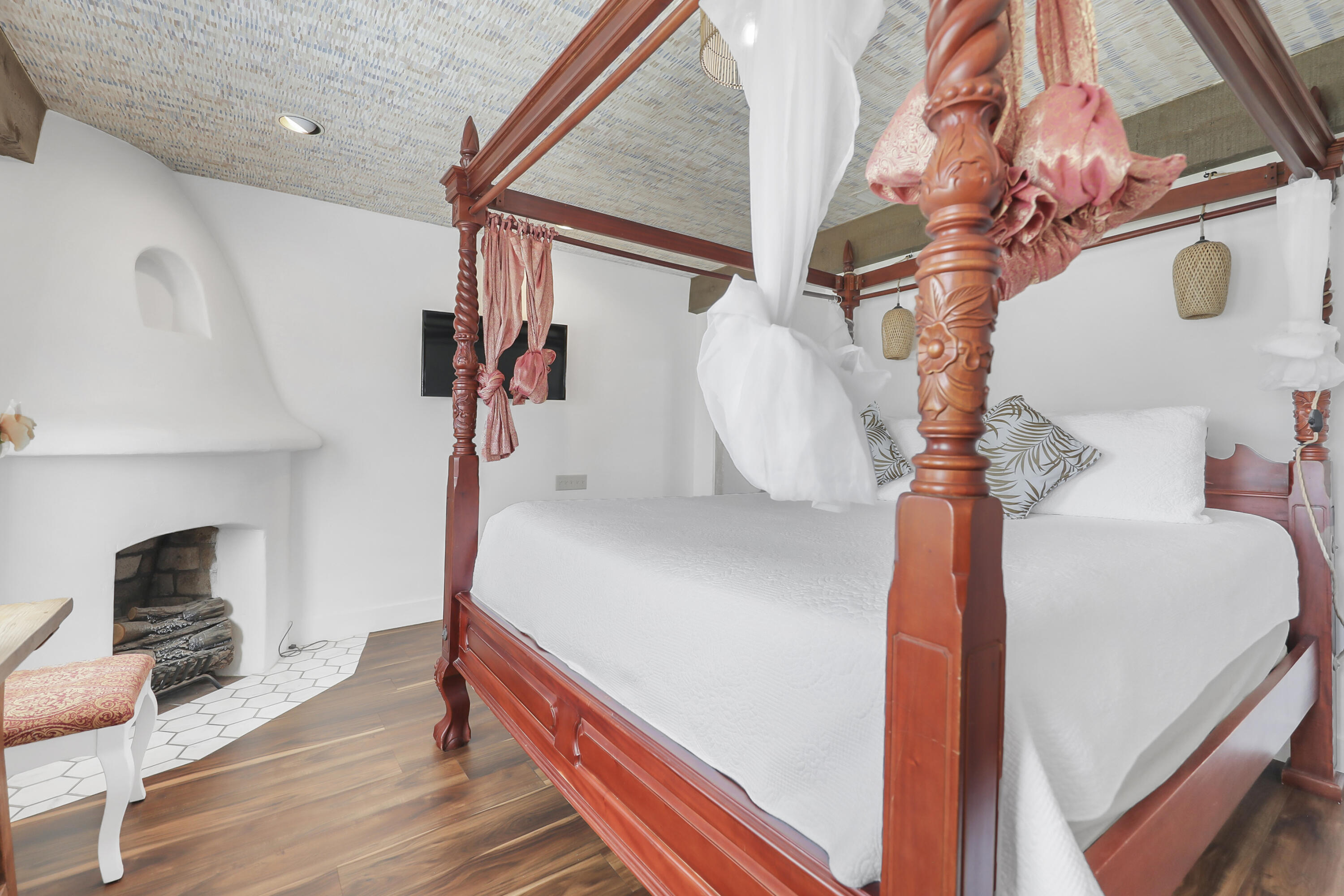 19120 Bubbling Wells Road Desert Hot Springs, CA 92241 - Photo 14 of 45 a bedroom with a bed and a mirror