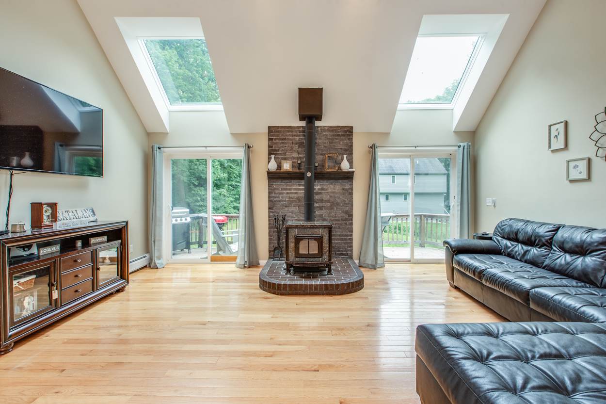 143 Wheel Wright Road Hampstead, NH 03841 - Photo 2 of 31 Gallery Image 2
