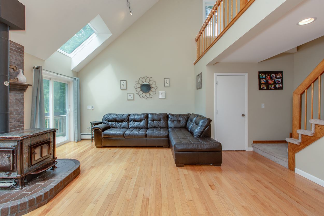 143 Wheel Wright Road Hampstead, NH 03841 - Photo 4 of 31 Gallery Image 4