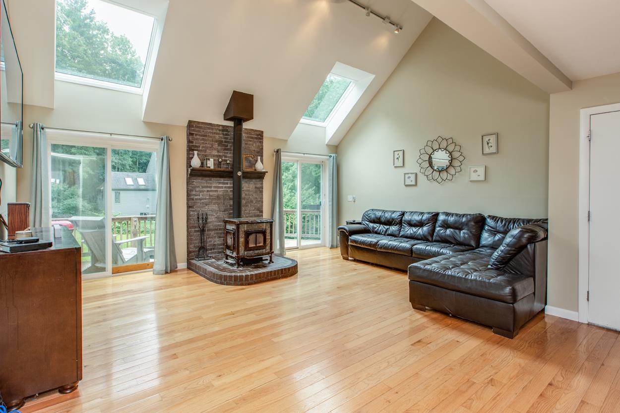 143 Wheel Wright Road Hampstead, NH 03841 - Photo 5 of 31 Gallery Image 5