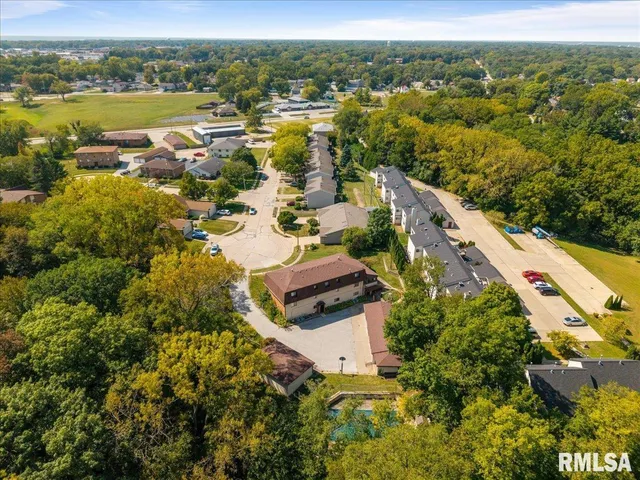 a house view with a outdoor space