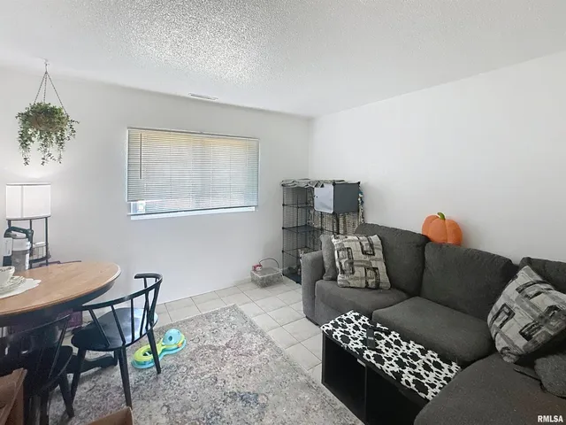 $2,500,000 | 729 11th Avenue B Court, Silvis, IL 61282