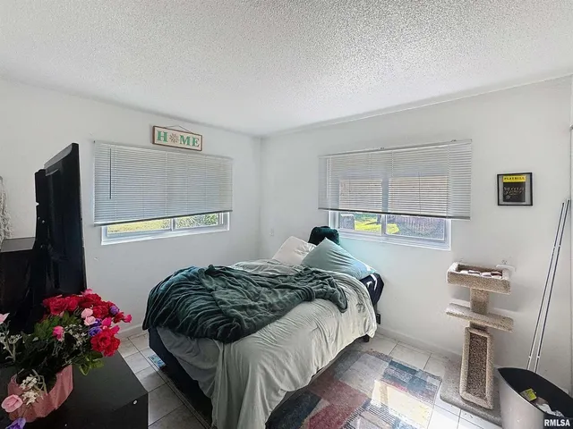 $2,500,000 | 729 11th Avenue B Court, Silvis, IL 61282