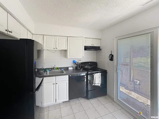 $2,500,000 | 729 11th Avenue B Court, Silvis, IL 61282