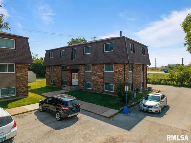 $2,500,000 | 729 11th Avenue B Court, Silvis, IL 61282