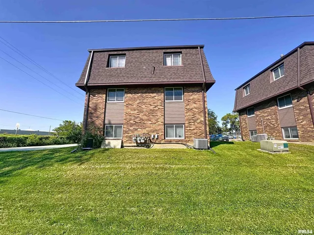 $2,500,000 | 729 11th Avenue B Court, Silvis, IL 61282