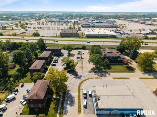 $2,500,000 | 729 11th Avenue B Court, Silvis, IL 61282
