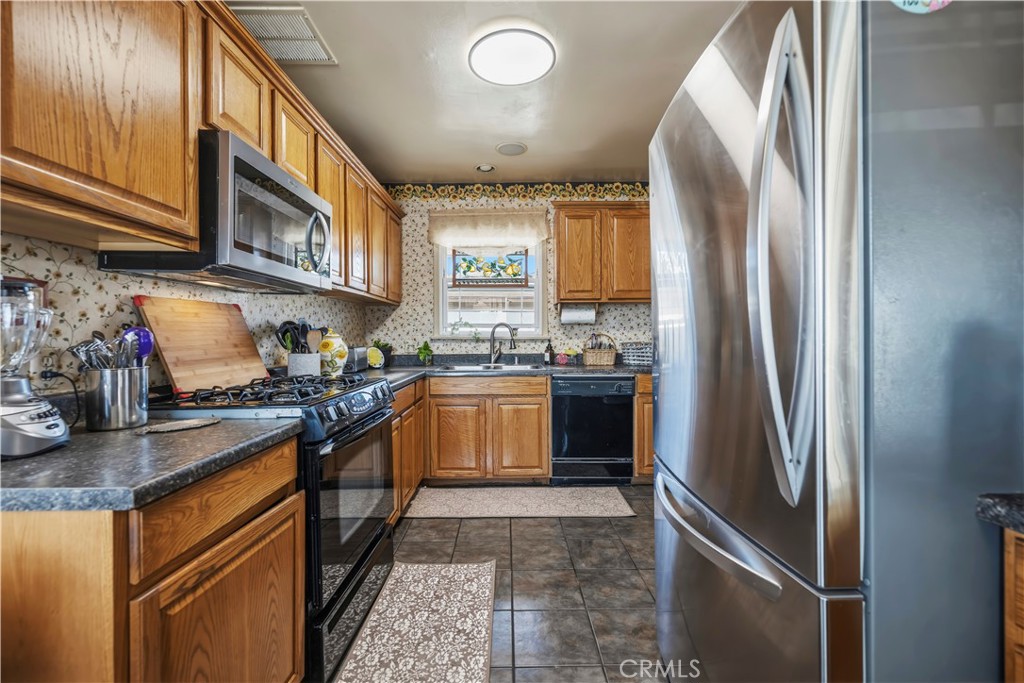 3855 Stansell Drive Riverside, CA 92501 - Photo 14 of 41