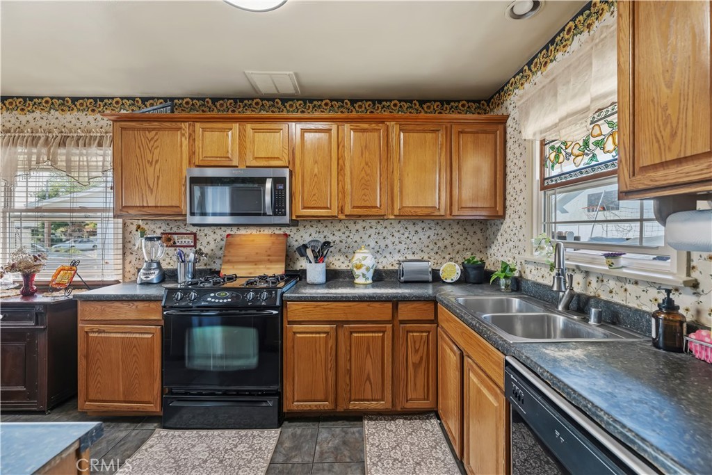 3855 Stansell Drive Riverside, CA 92501 - Photo 16 of 41