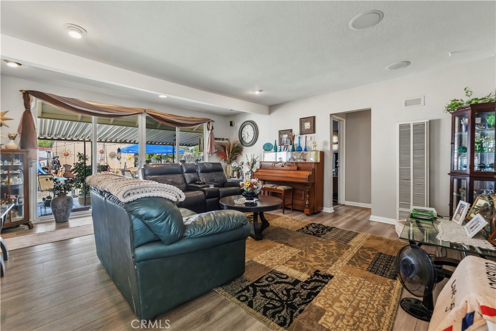 3855 Stansell Drive Riverside, CA 92501 - Photo 8 of 41