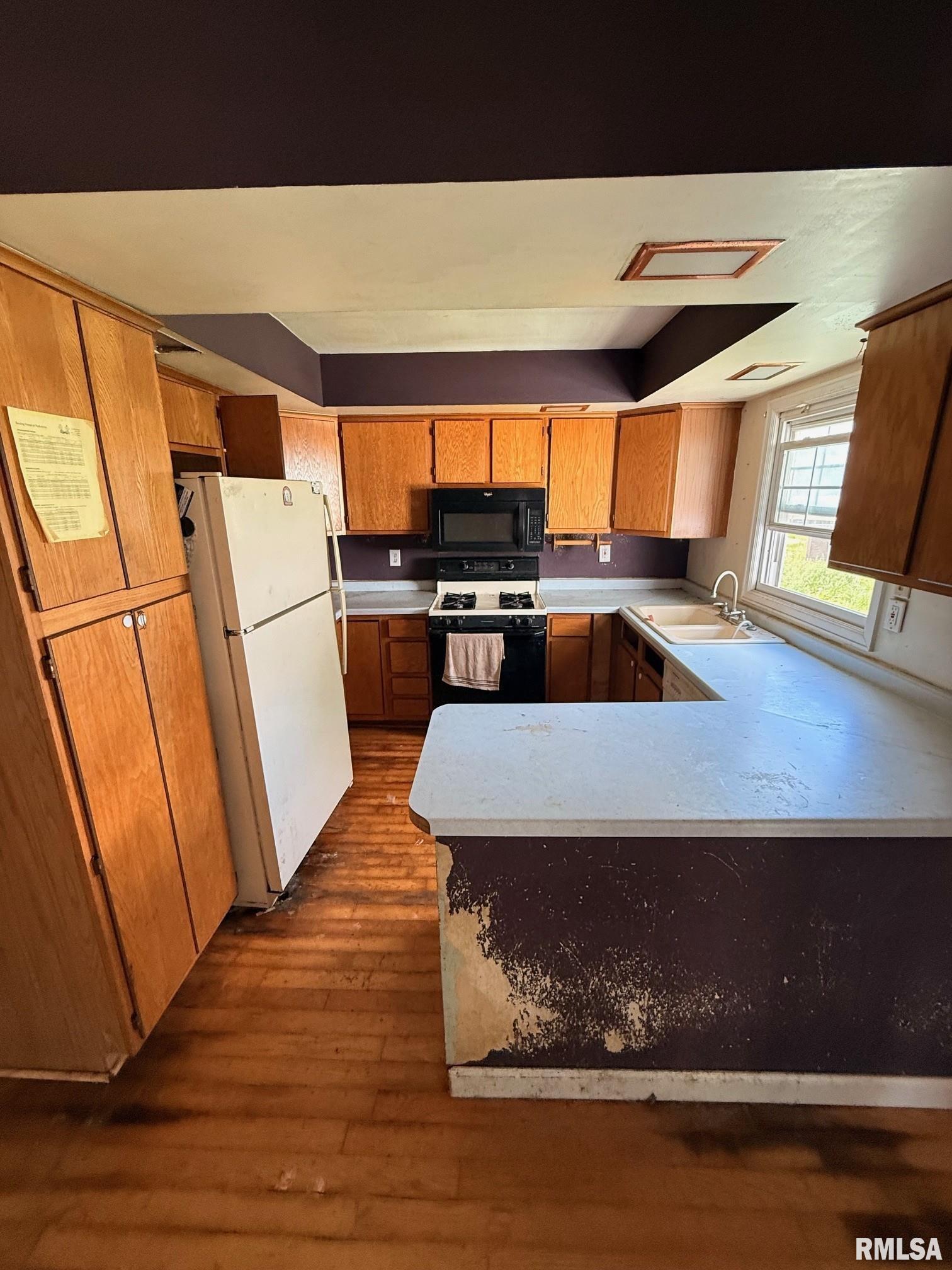 415 Camden Road Mount Sterling, IL 62353 - Photo 3 of 17