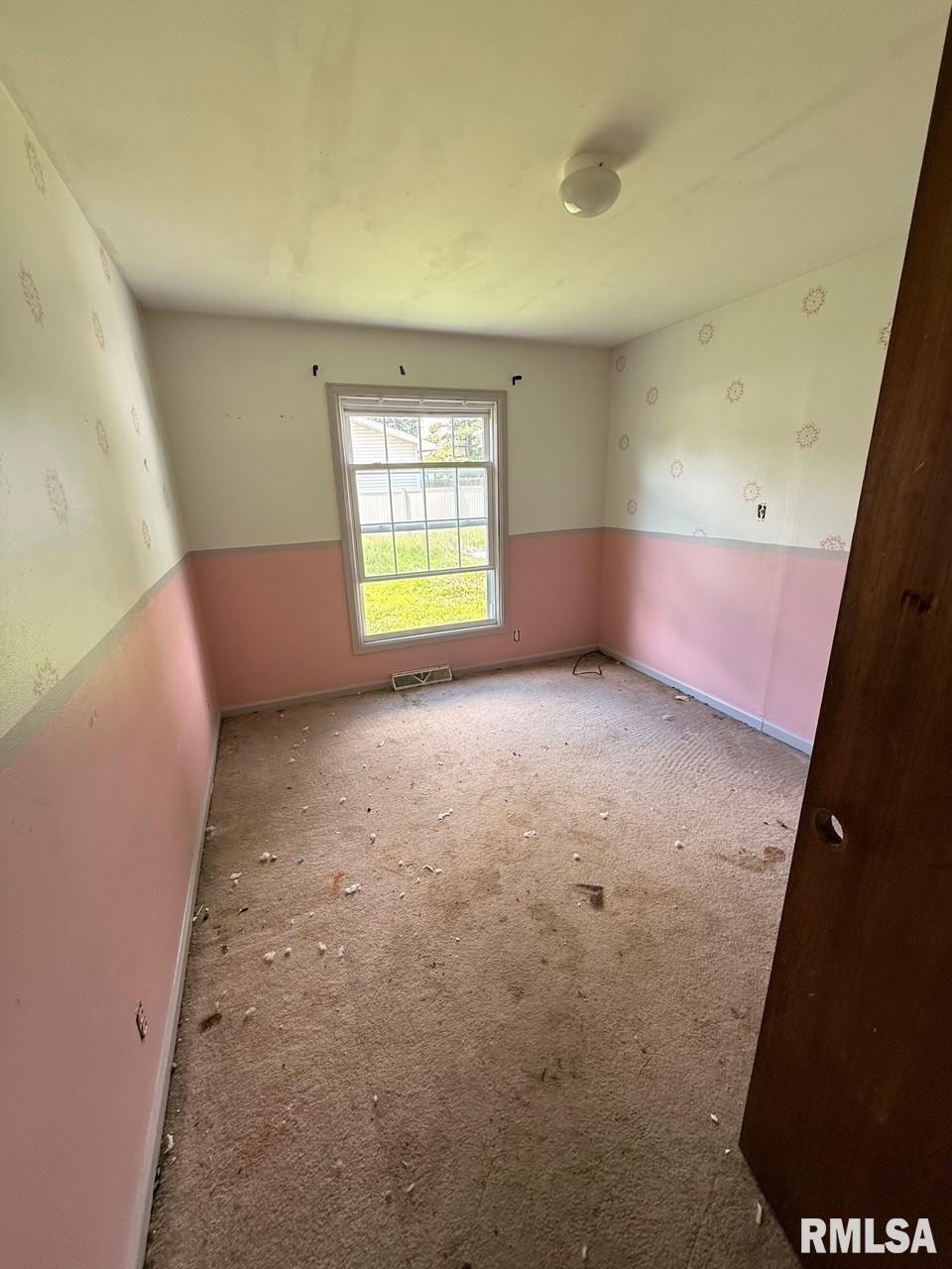 415 Camden Road Mount Sterling, IL 62353 - Photo 4 of 17