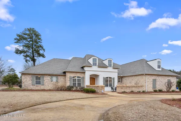$699,000 | 261 Lake Circle, Madison, MS 39110