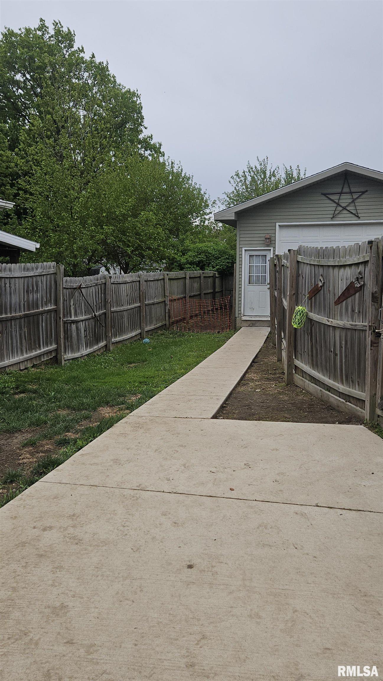 394 West Maple Street Canton, IL 61520 - Photo 32 of 32