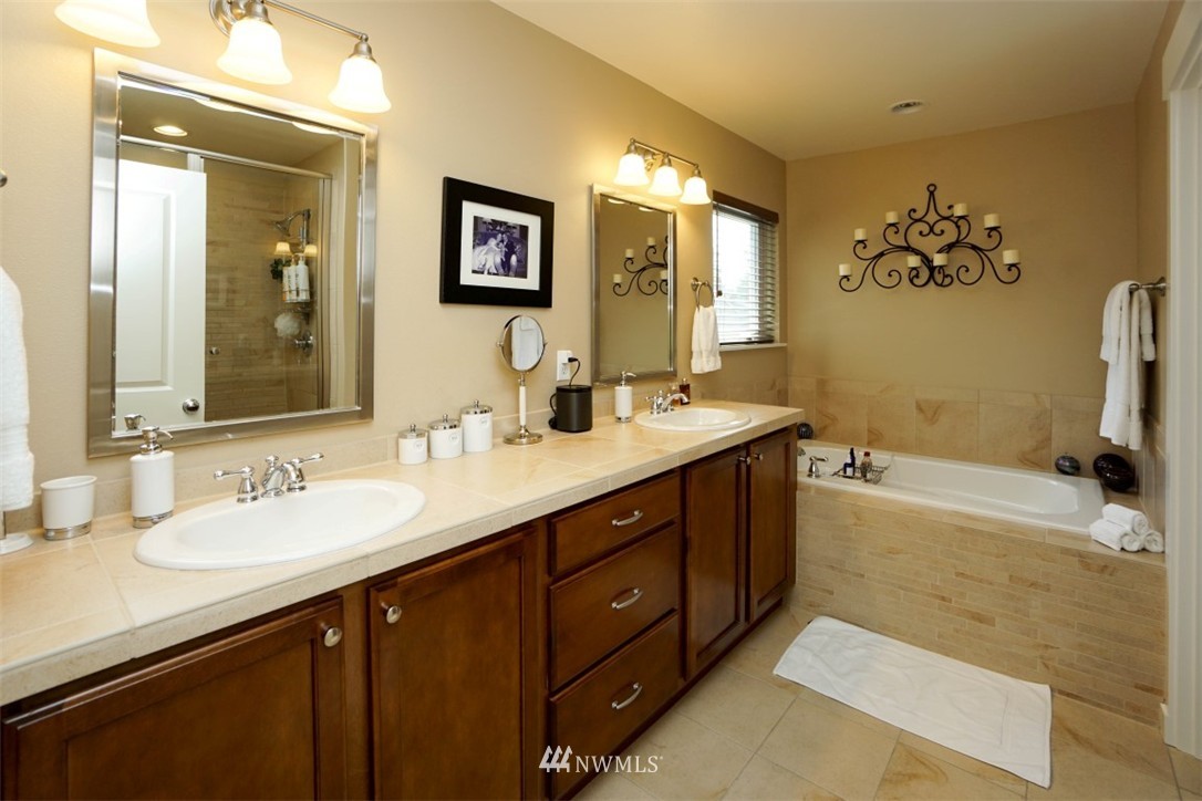 15980 Southeast 164th Place Renton, WA 98058 - Photo 16 of 22 Gallery Image 16