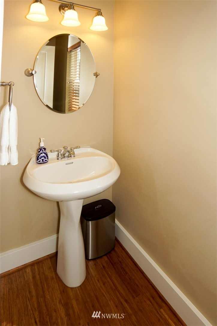 15980 Southeast 164th Place Renton, WA 98058 - Photo 5 of 22 Gallery Image 5