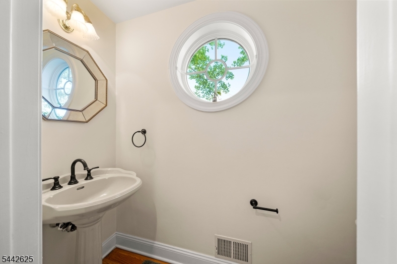 8 Hurlingham Club Road Far Hills, NJ 07931 - Photo 10 of 26