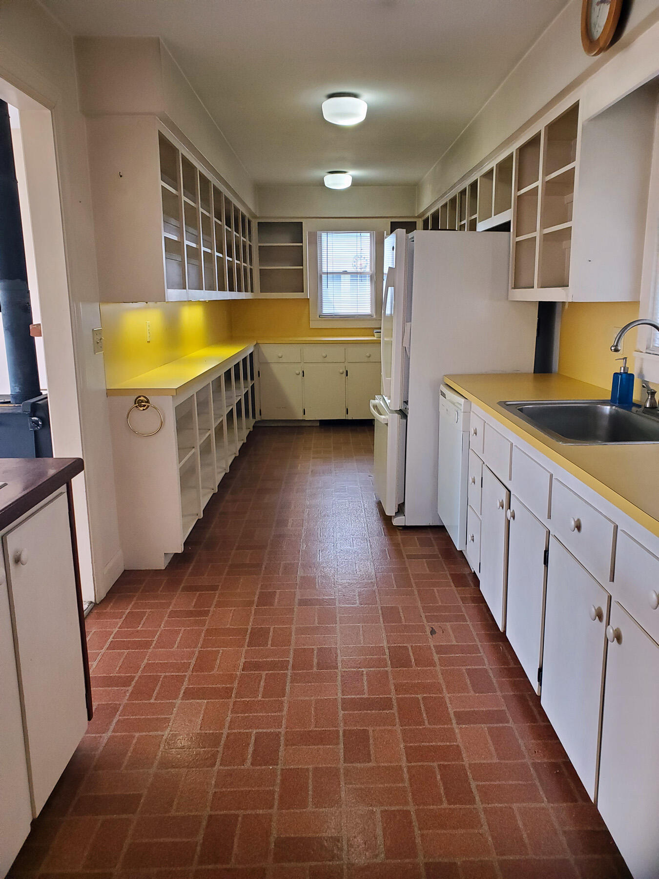 13 Cobb Road Tenants Harbor, ME 04860 - Photo 17 of 19 Galley Kitchen