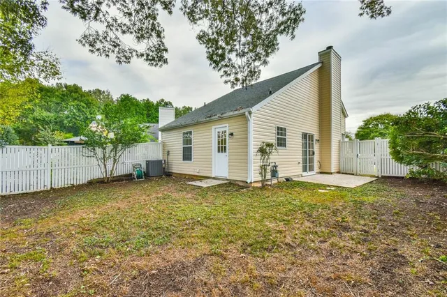 a view of a house with a backyard