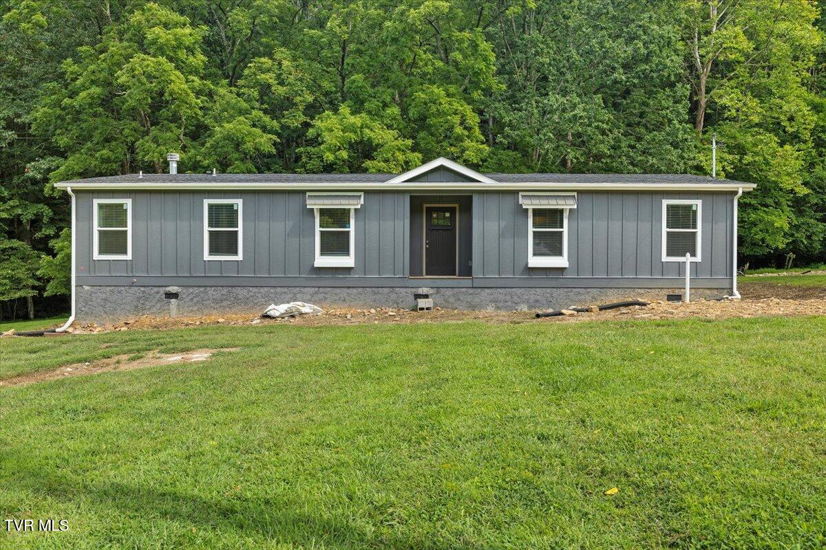 2739 Siam Road Elizabethton, TN 37643 - Photo 4 of 42 03-128A6755