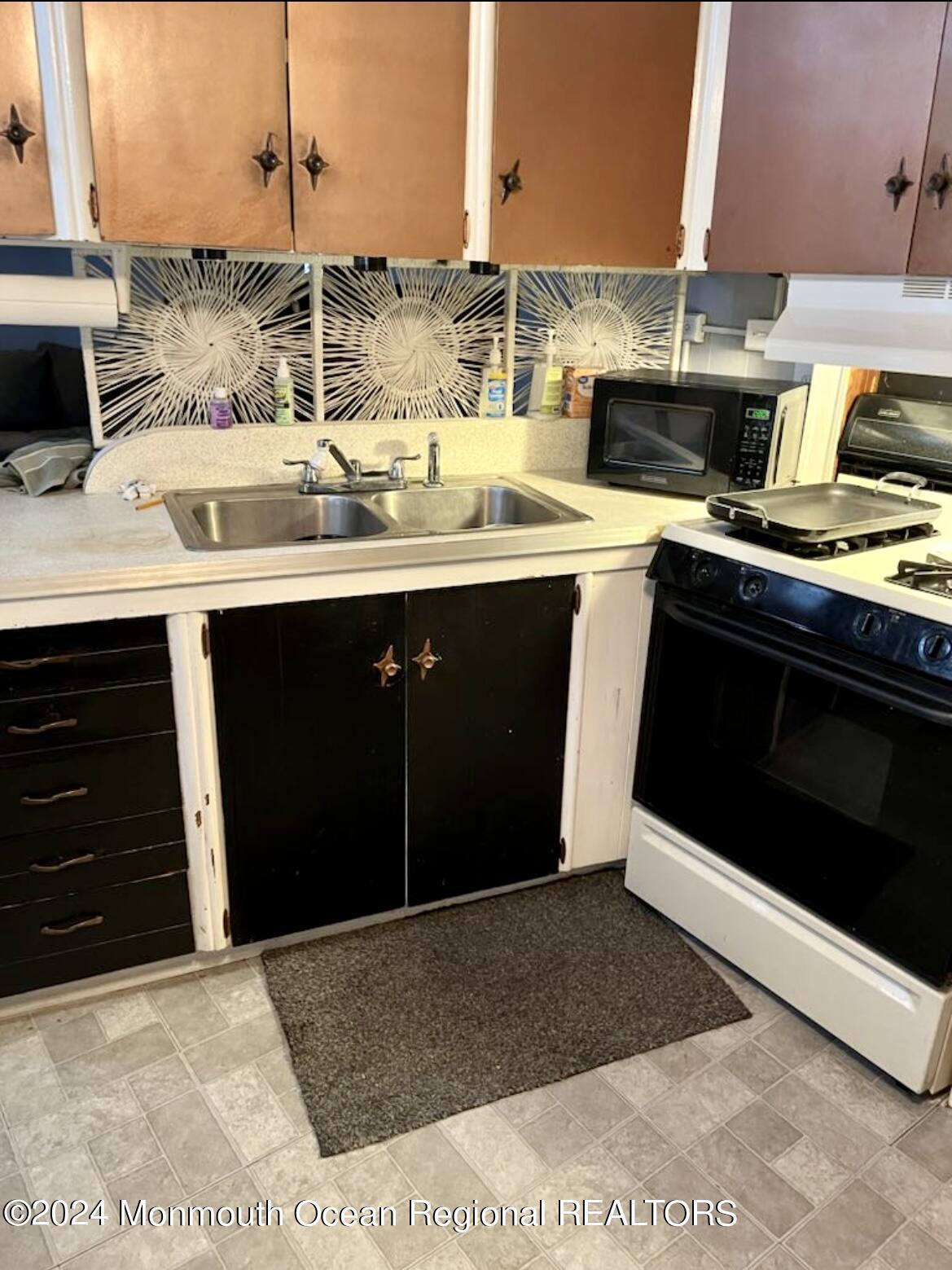 8 B Trail Brick, NJ 08724 - Photo 9 of 17 Kitchen