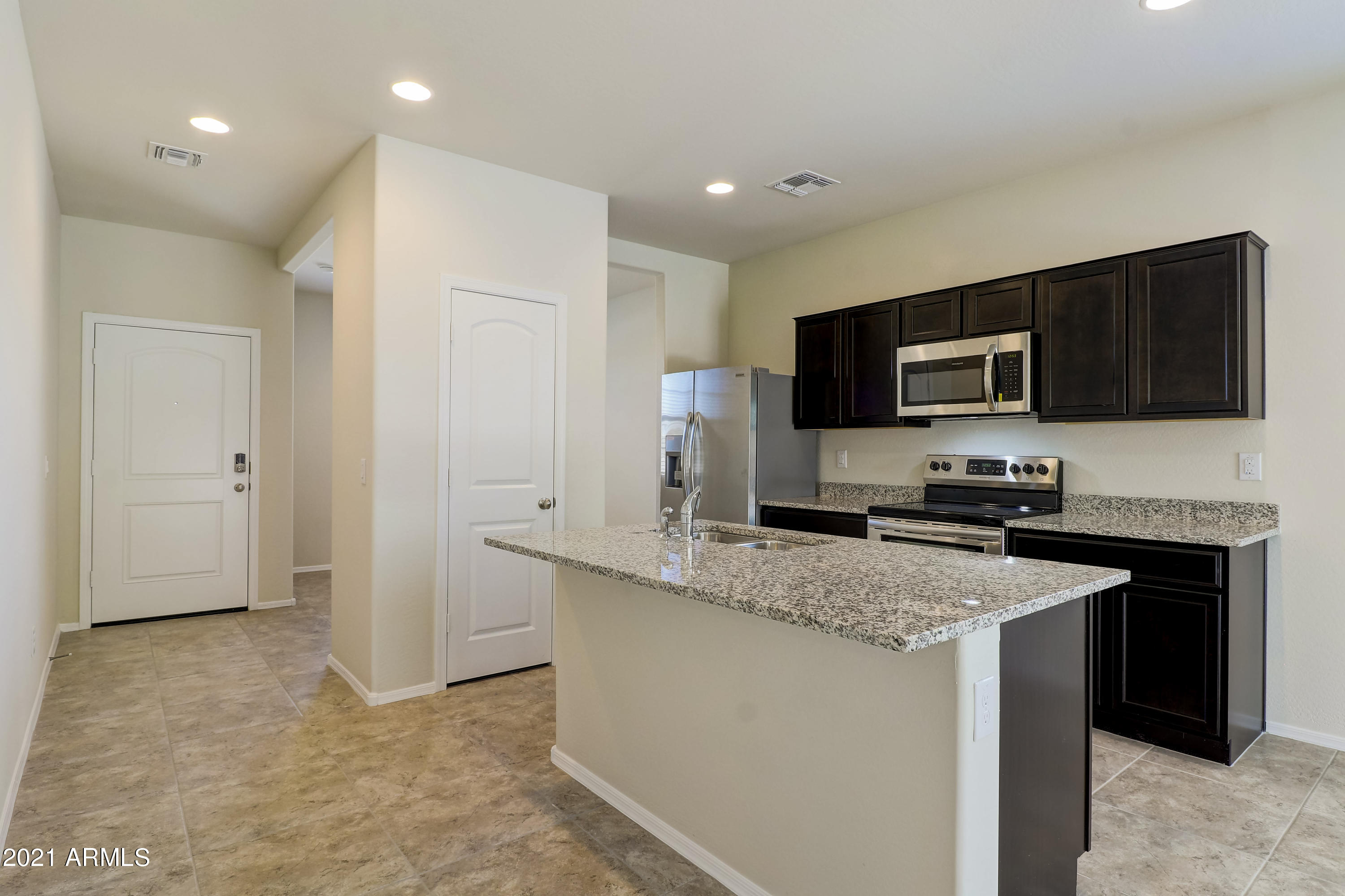 9358 Greenhouse Road Florence, AZ 85132 - Photo 2 of 26 Gull kitchen