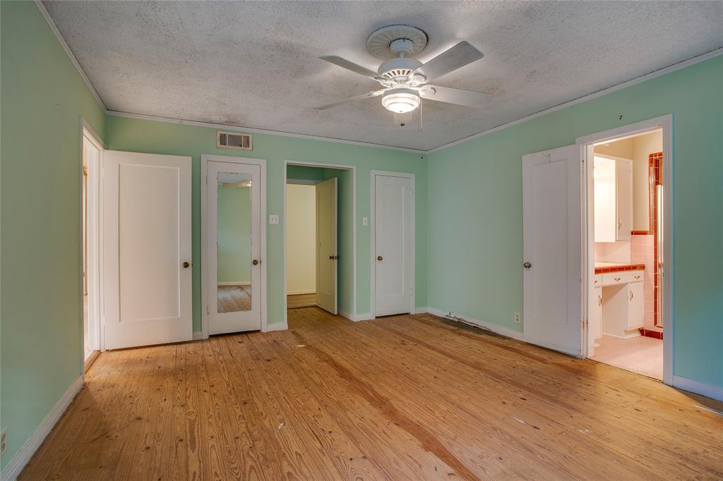 1439 Jr Drive Dallas, TX 75208 - Photo 18 of 39 a view of empty room with wooden floor