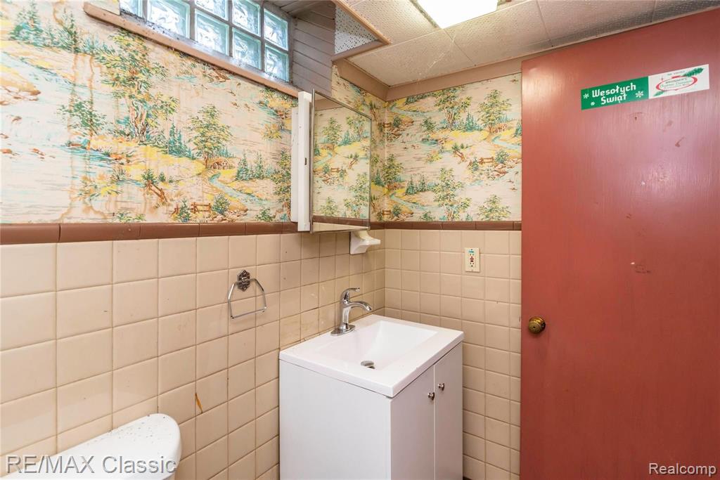 1354 North Gulley Road Dearborn, MI 48128 - Photo 27 of 44