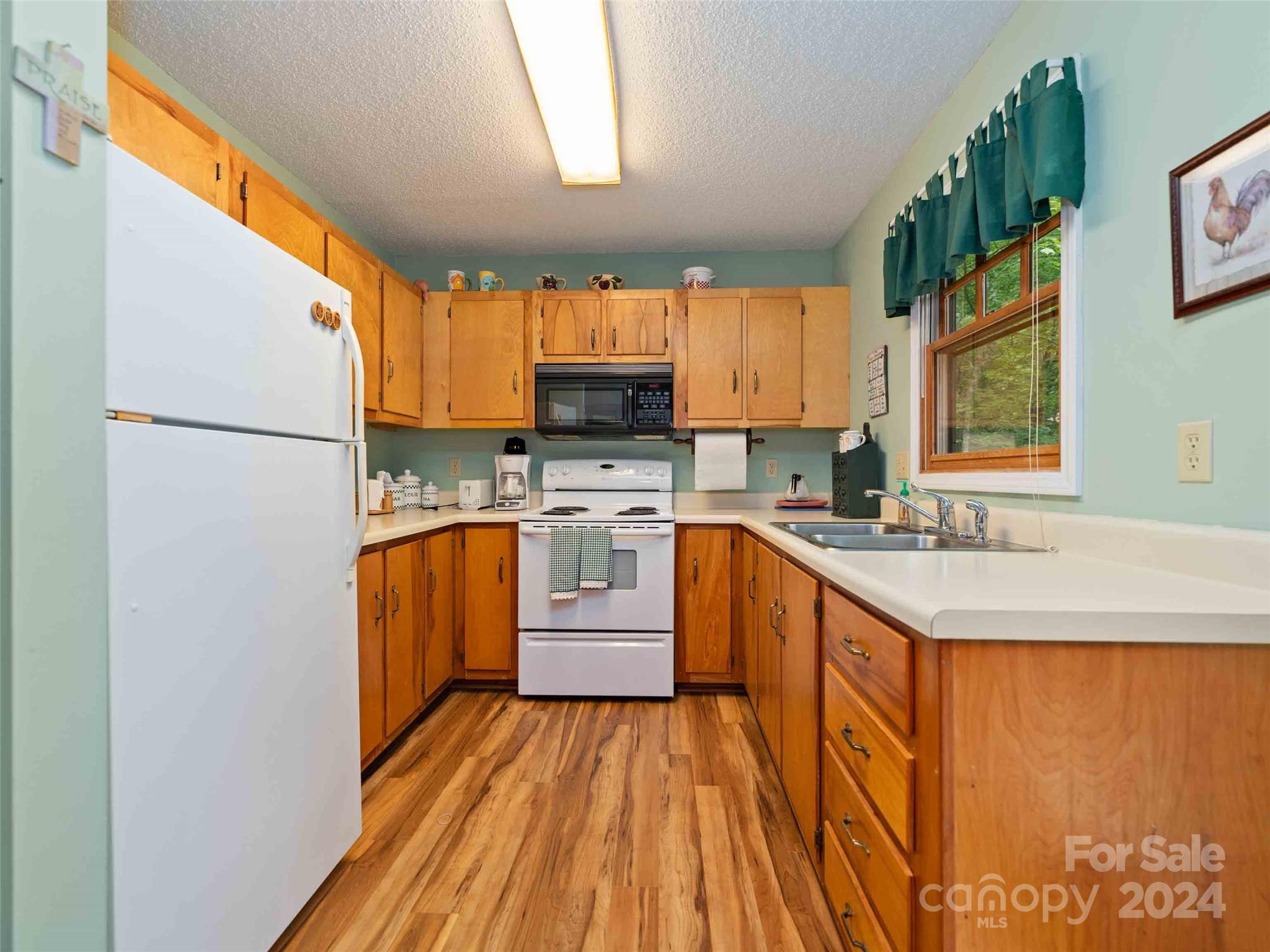 128 Renea Drive Brevard, NC 28712 - Photo 3 of 40 Gallery Image 3