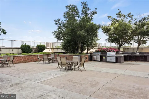 $320,000 | 2451 Midtown Avenue, Unit 819, Alexandria, VA 22303