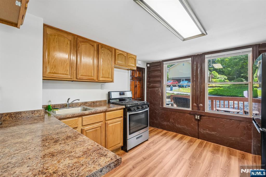 52 North Road Wayne, NJ 07470 - Photo 8 of 33