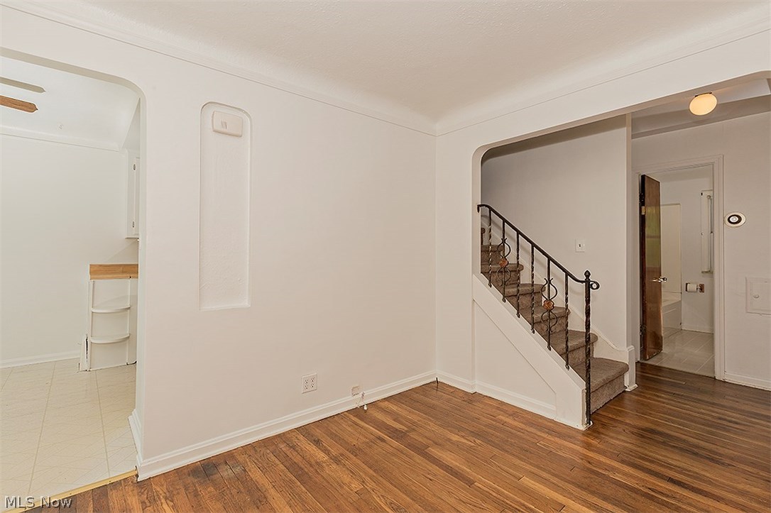 1458 Sunset Road Cleveland, OH 44124 - Photo 4 of 33