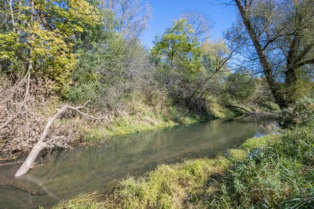 $99,999 | 855 Us Highway, Readstown, WI 54652