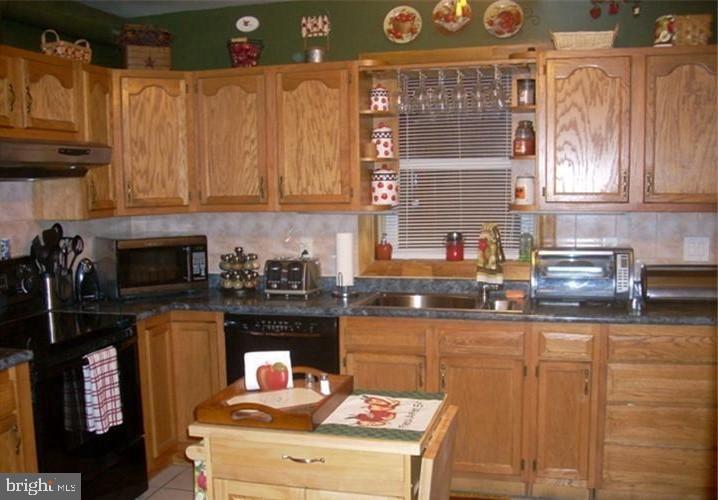 2733 Kutztown Road Reading, PA 19605 - Photo 3 of 26 Gallery Image 3