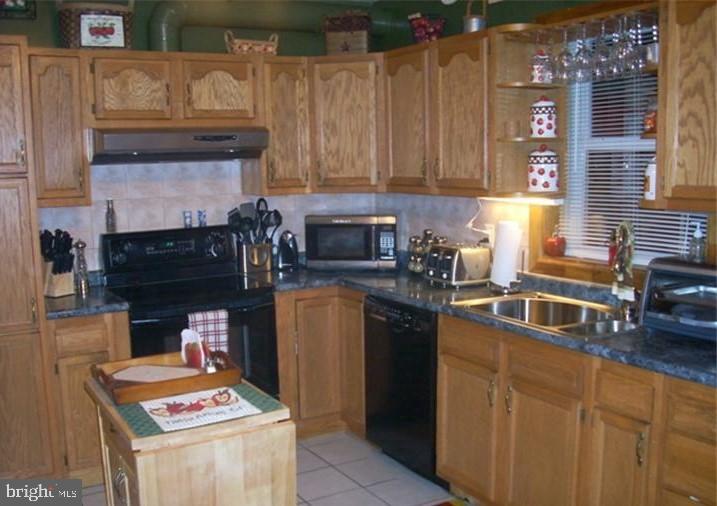 2733 Kutztown Road Reading, PA 19605 - Photo 4 of 26 Gallery Image 4