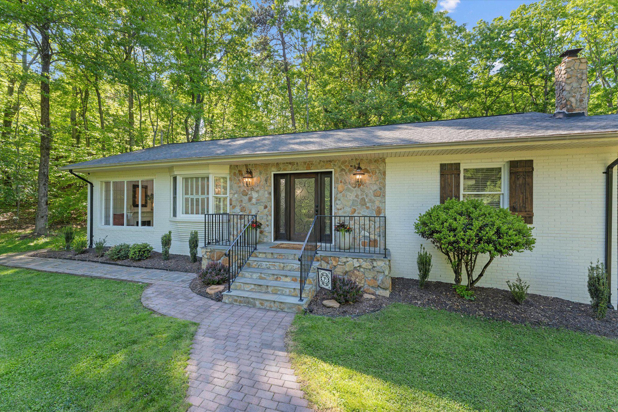 3800 Mountain Road Haymarket, VA 20169 - Photo 3 of 73 Main Level Entrance