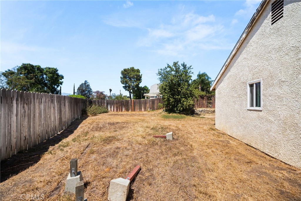 254 Hawthorne Street Rialto, CA 92376 - Photo 19 of 25 Gallery Image 19