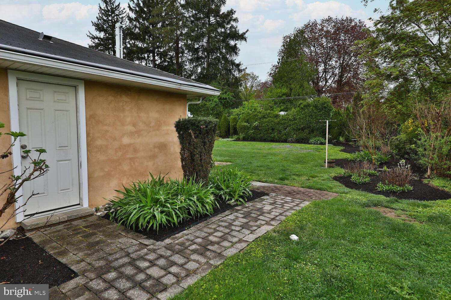 732 Forrest Avenue Rydal, PA 19046 - Photo 23 of 27 Side Exterior