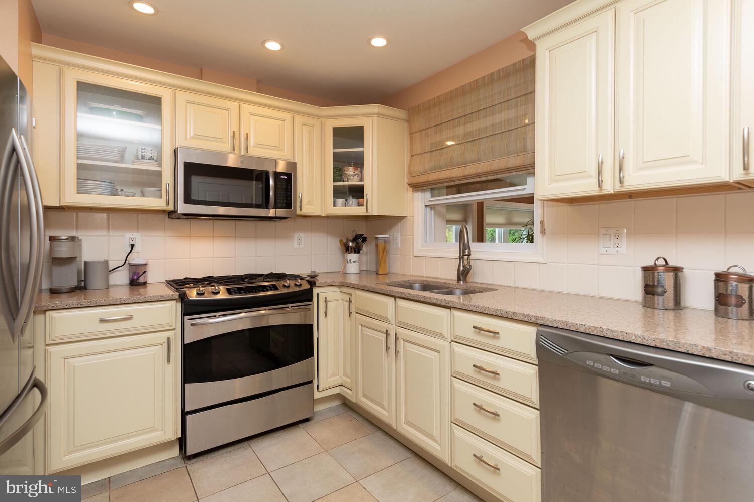 732 Forrest Avenue Rydal, PA 19046 - Photo 9 of 27 Eat-In Kitchen
