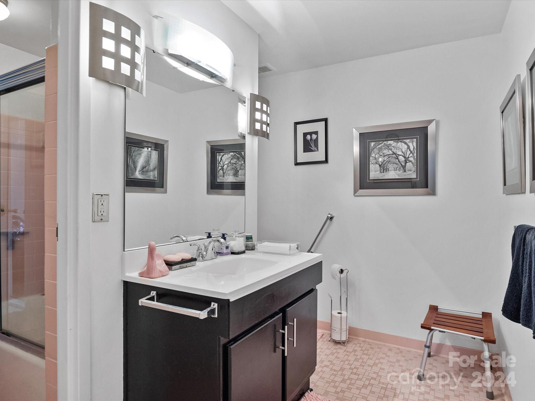 1300 Reece Road, Unit 211 Charlotte, NC 28209 - Photo 17 of 22 Gallery Image 17
