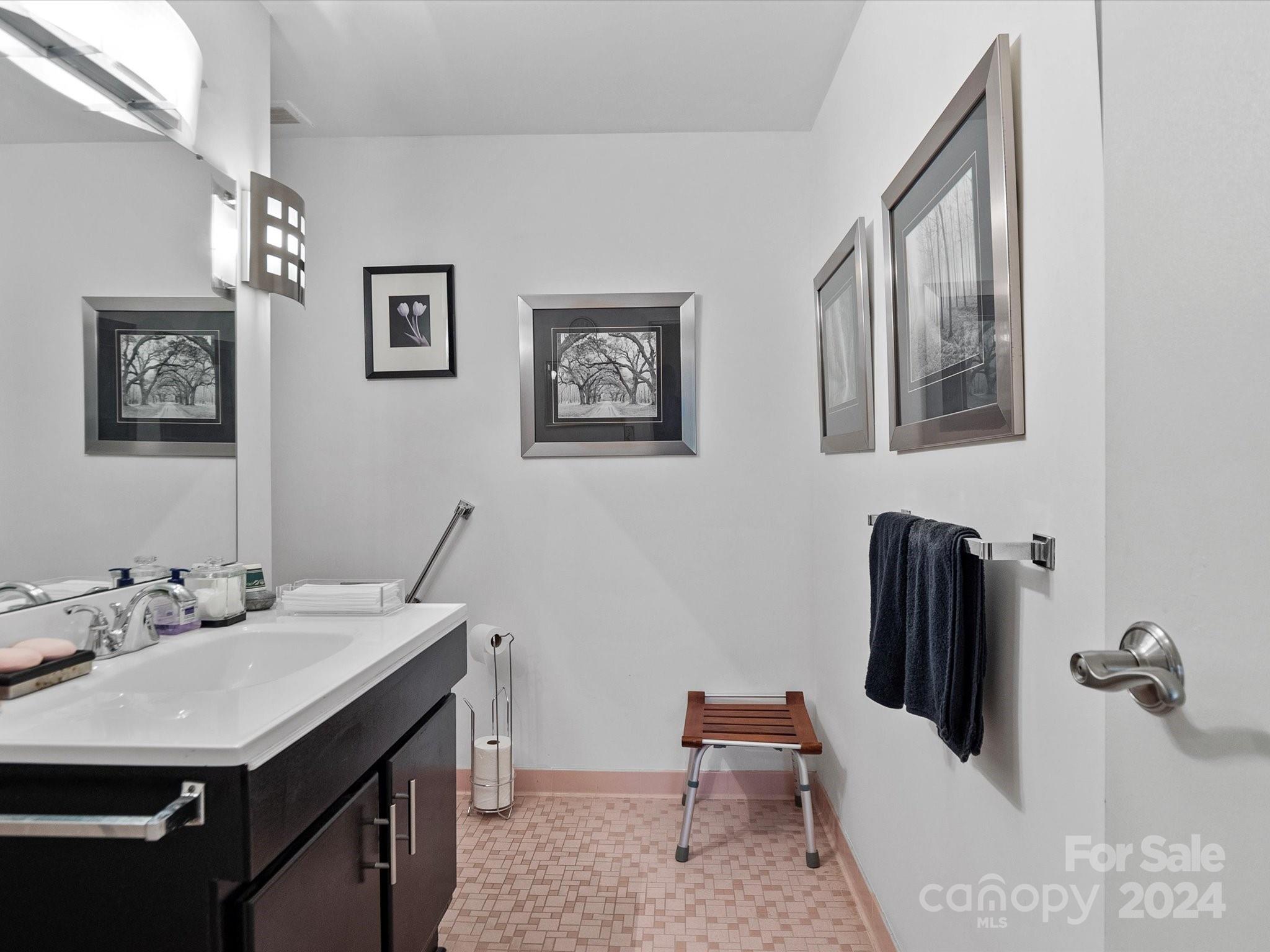 1300 Reece Road, Unit 211 Charlotte, NC 28209 - Photo 18 of 22 Gallery Image 18