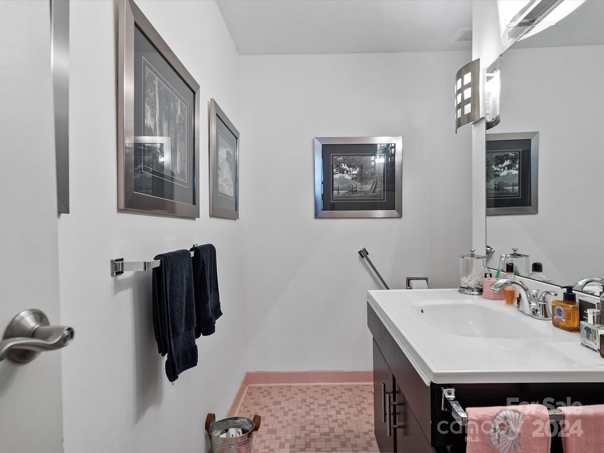 1300 Reece Road, Unit 211 Charlotte, NC 28209 - Photo 20 of 22 Gallery Image 20