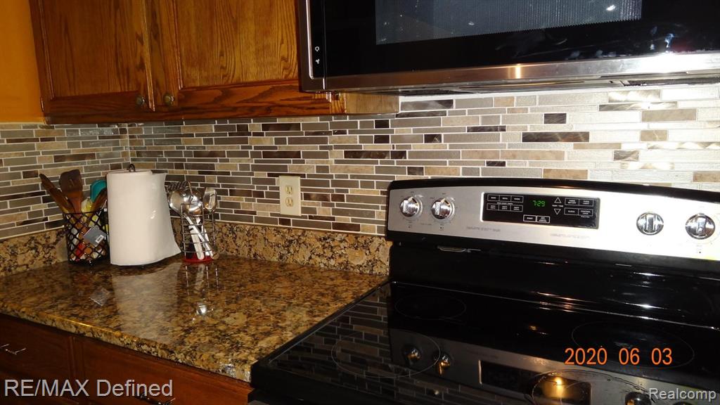 1675 Huntington Park, Unit E Rochester Hills, MI 48309 - Photo 16 of 33